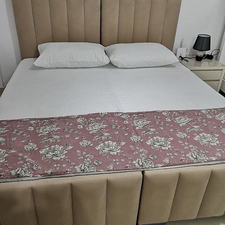 Guest House Emi Берат Екстер'єр фото