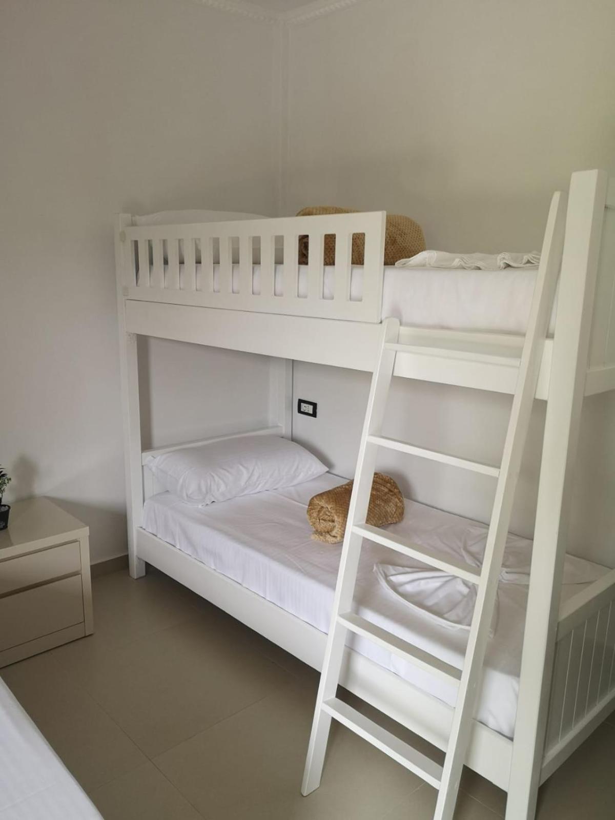 Guest House Emi Берат Екстер'єр фото