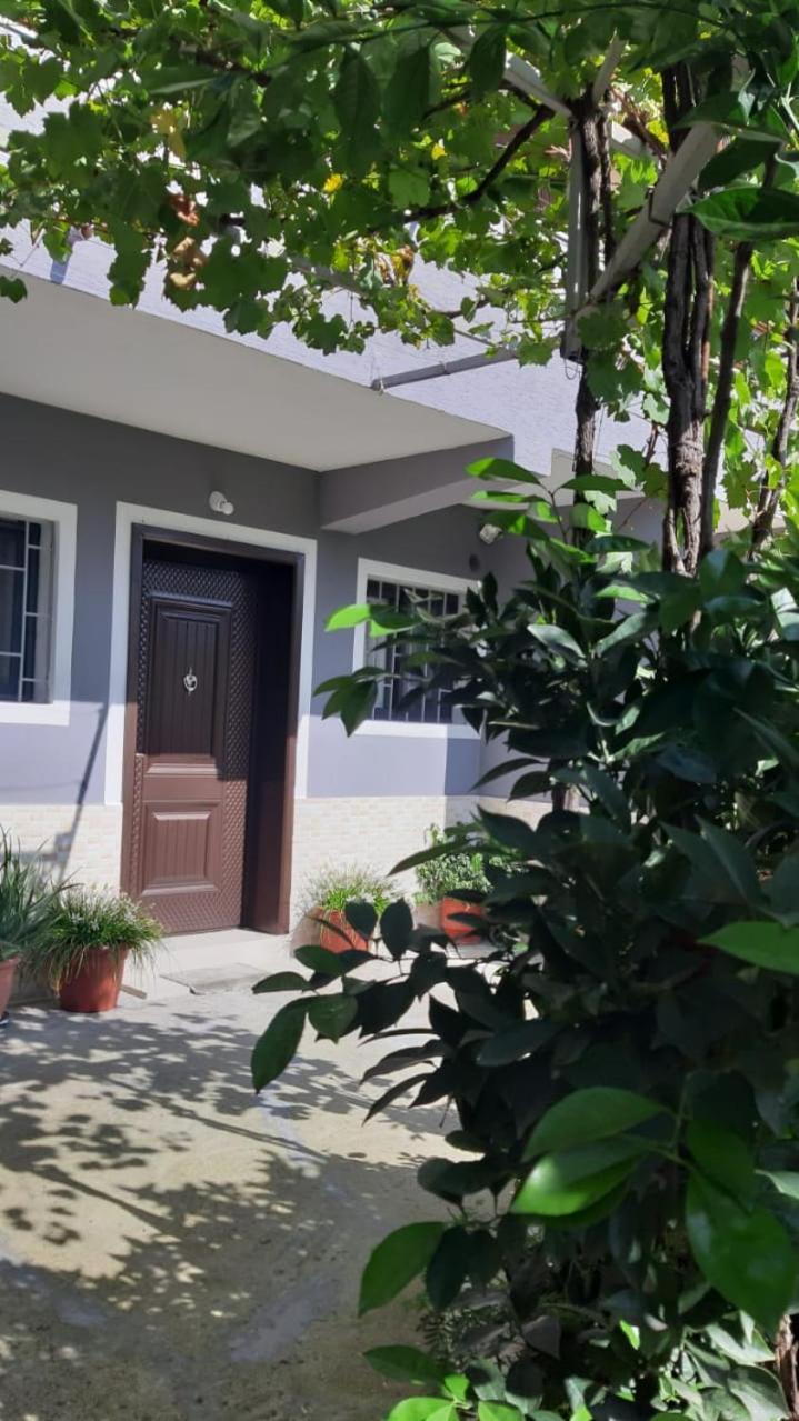 Guest House Emi Берат Екстер'єр фото