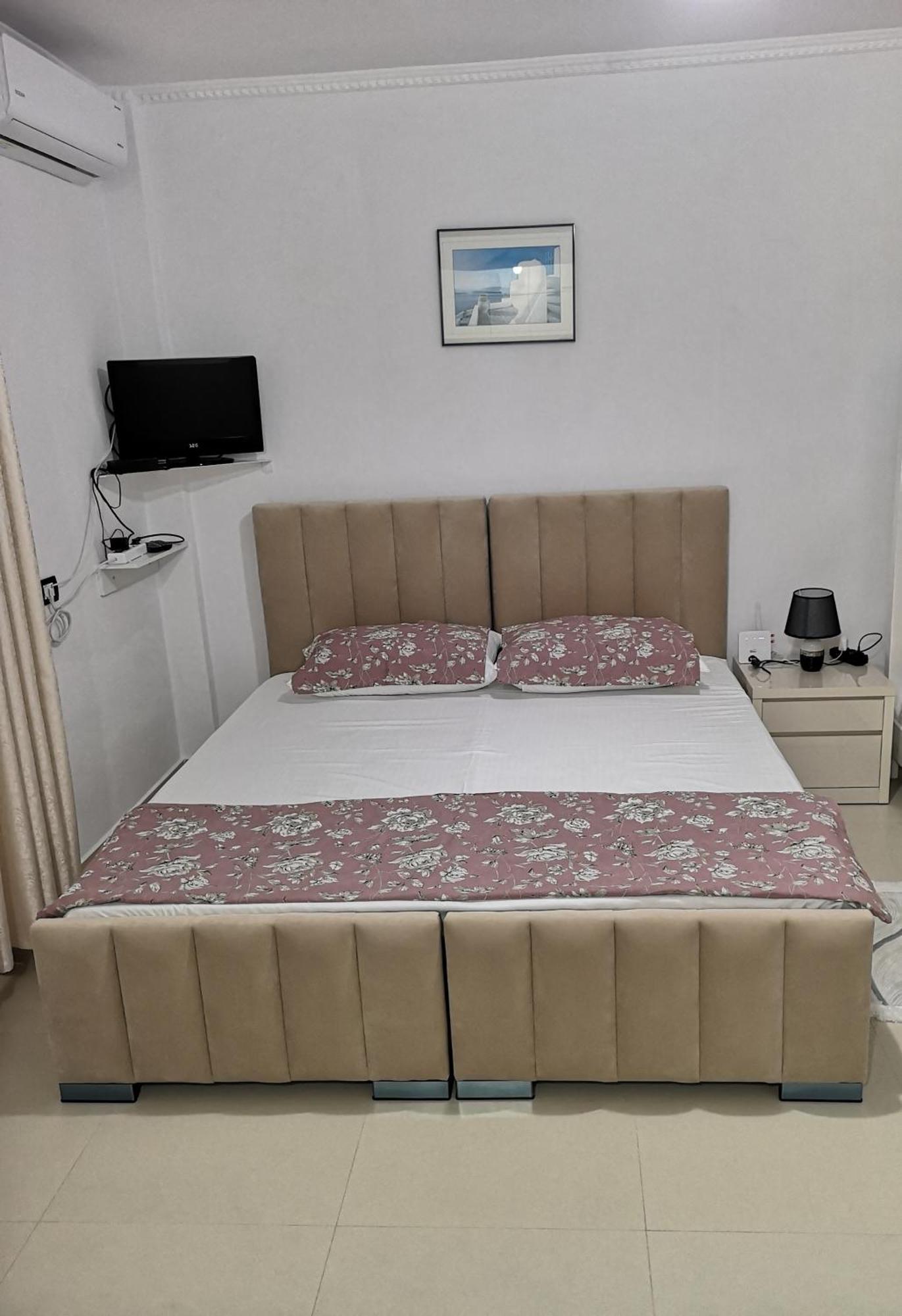 Guest House Emi Берат Екстер'єр фото