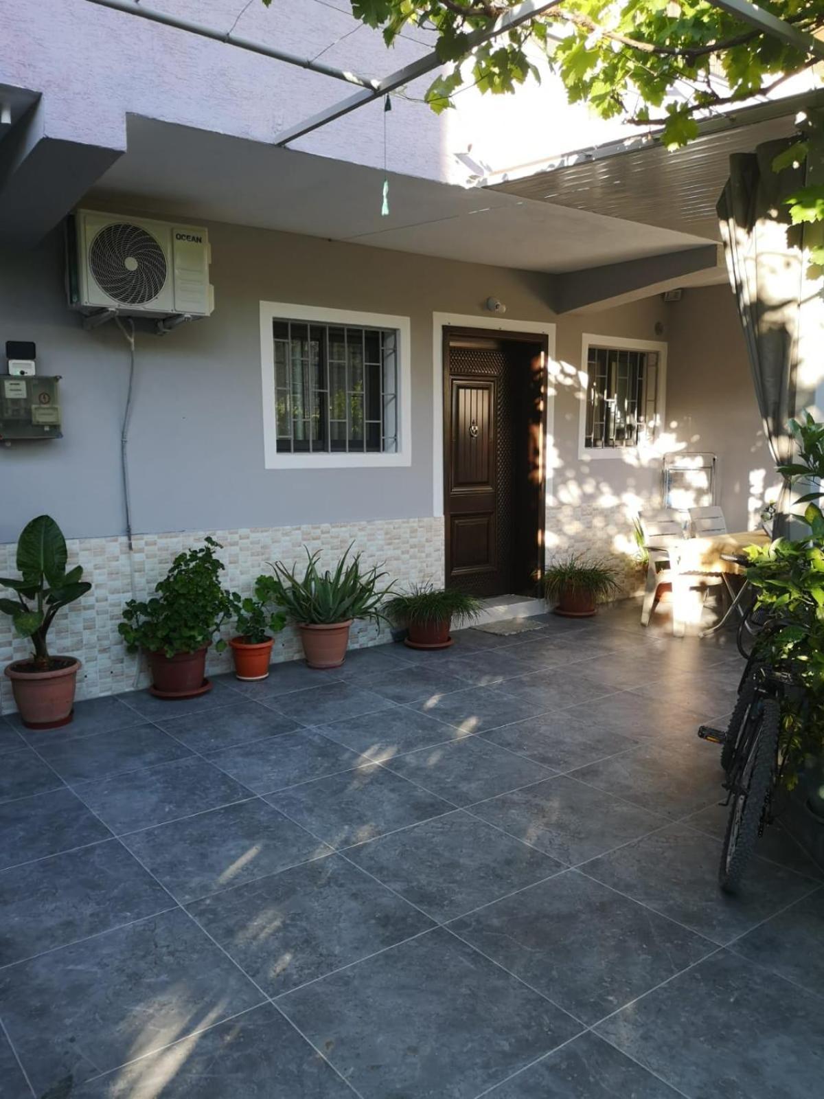 Guest House Emi Берат Екстер'єр фото